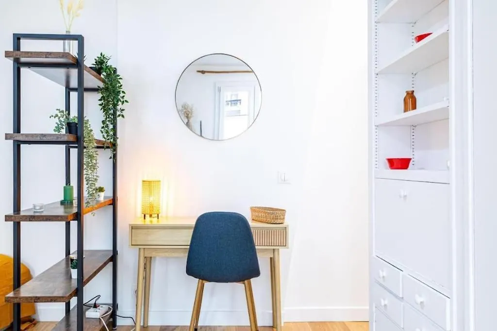 Charm And Convenience In Quatier Latin Apartment Paris
