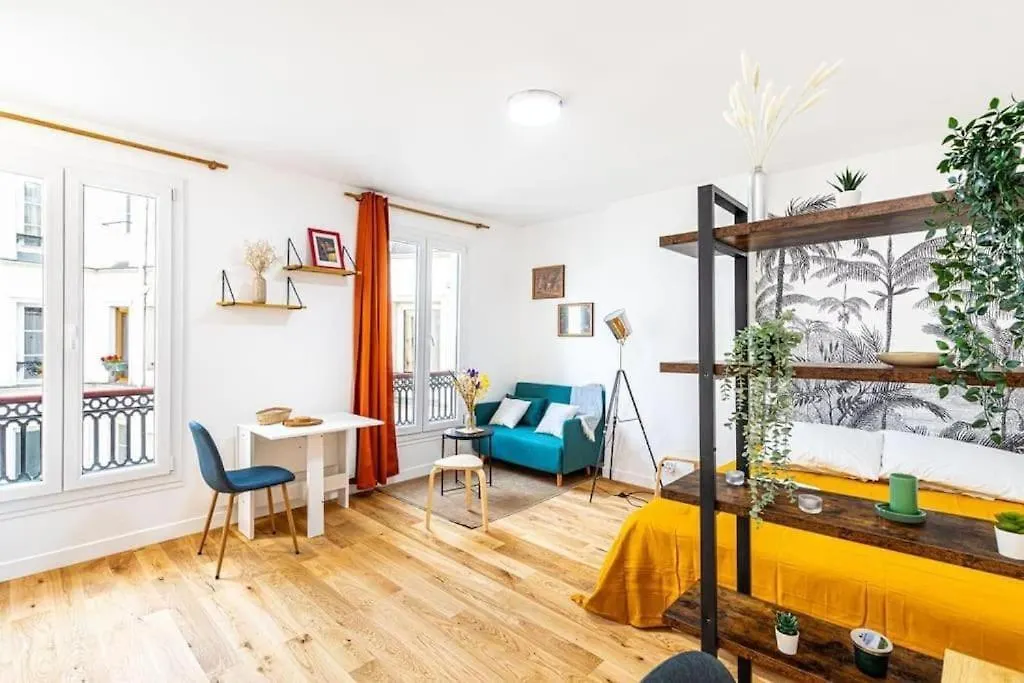 Charm And Convenience In Quatier Latin Apartment Paris